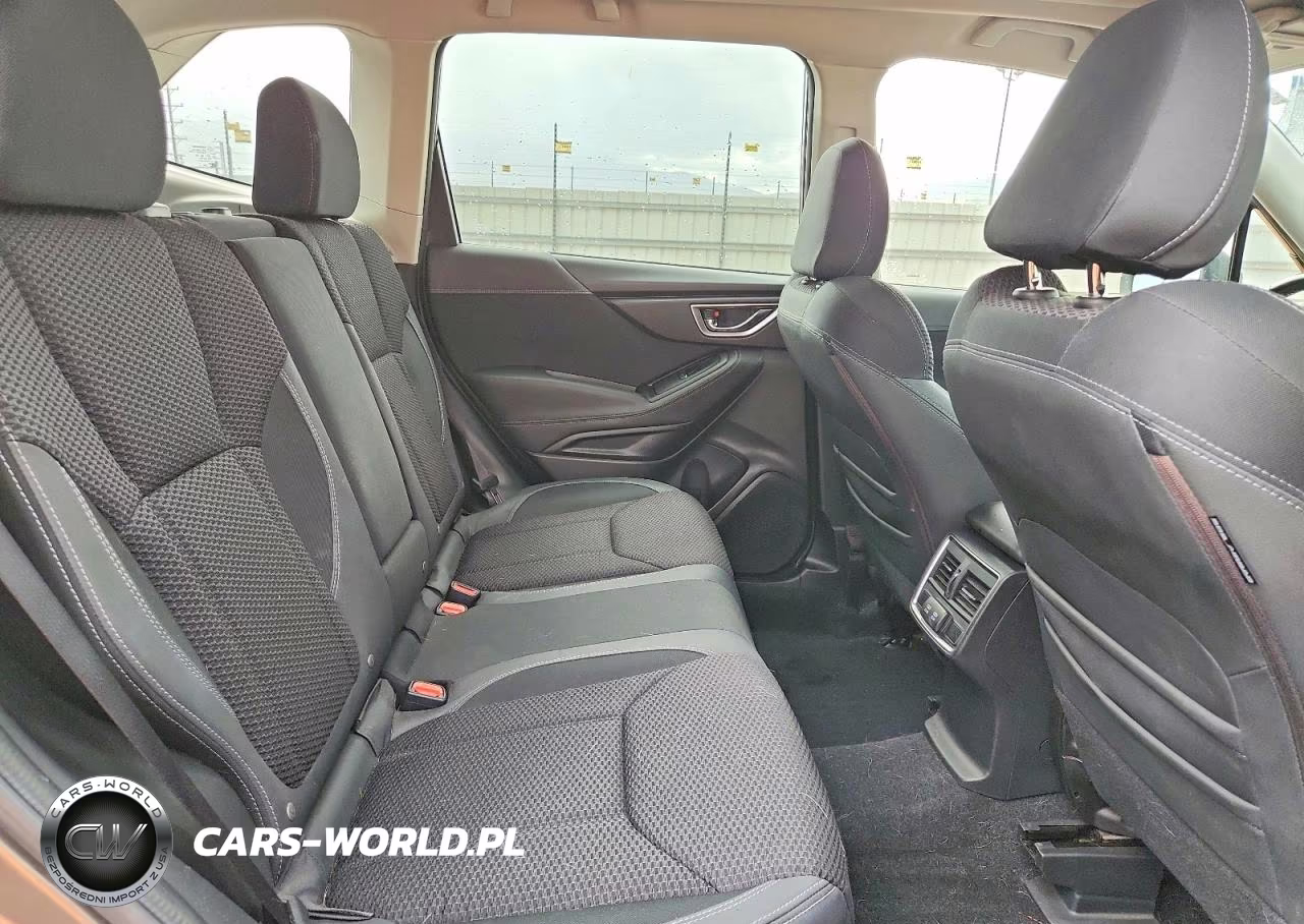 2019 Subaru Forester Premium VIN:JF2SKAGCXKH406740 - 11