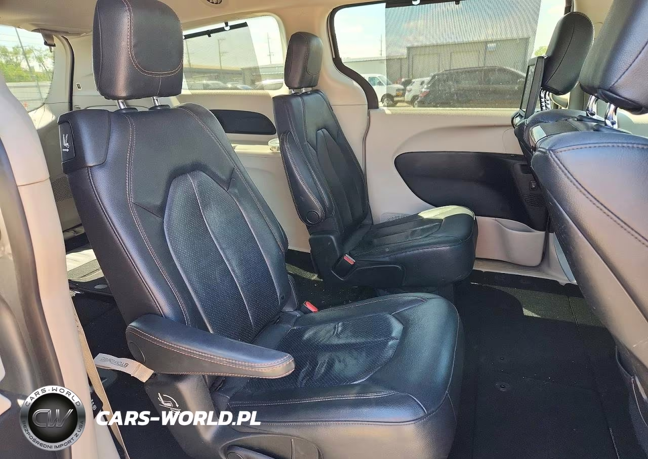 2019 Chrysler Pacifica Touring L Plus VIN:2C4RC1EG4KR594336 - 11