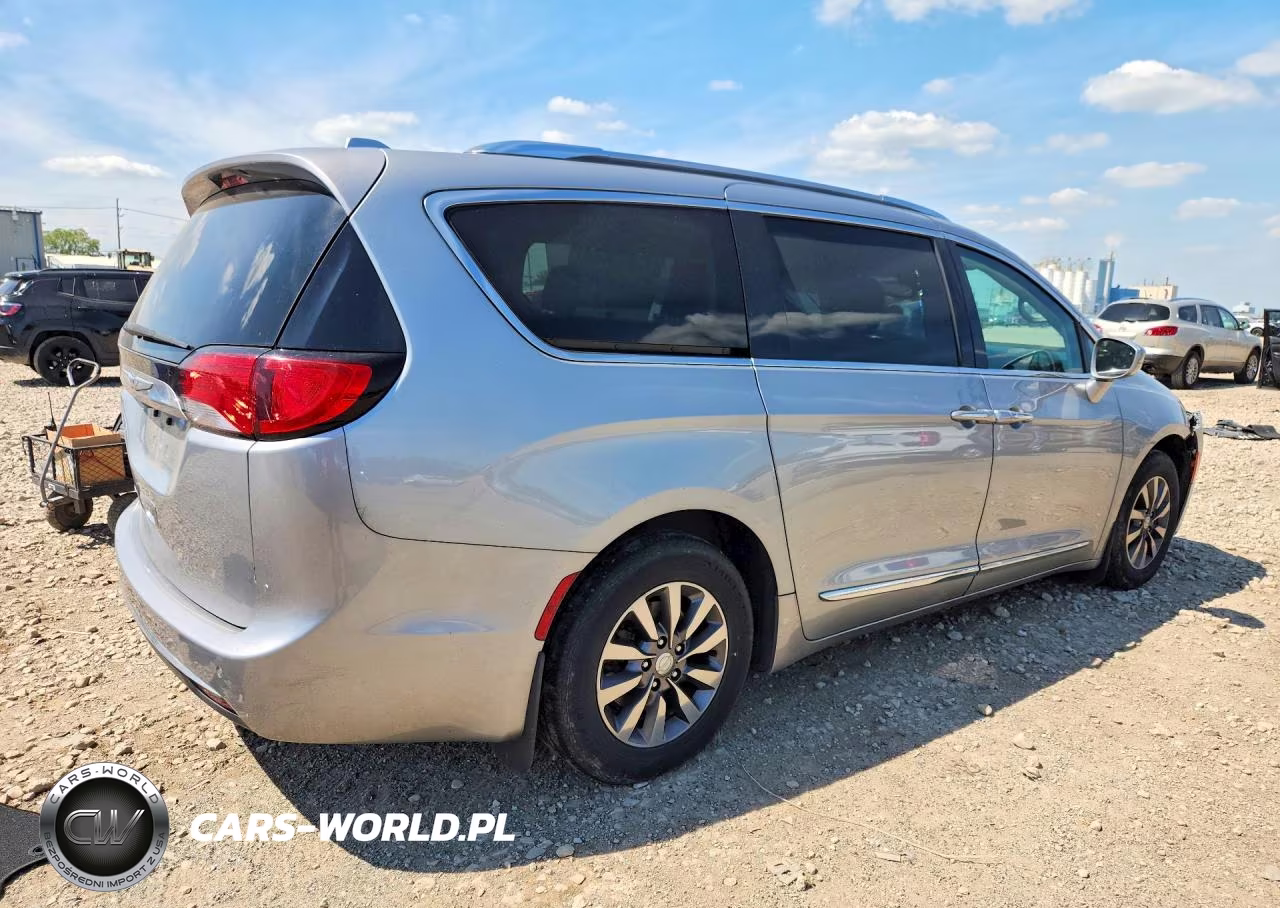 2019 Chrysler Pacifica Touring L Plus VIN:2C4RC1EG4KR594336 - 3