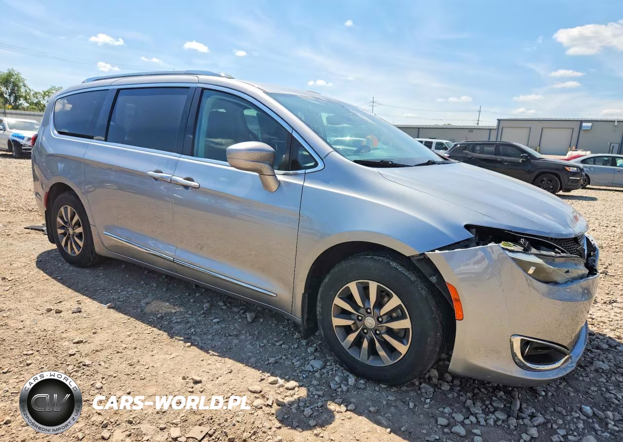 2019 Chrysler Pacifica Touring L Plus VIN:2C4RC1EG4KR594336 - 4