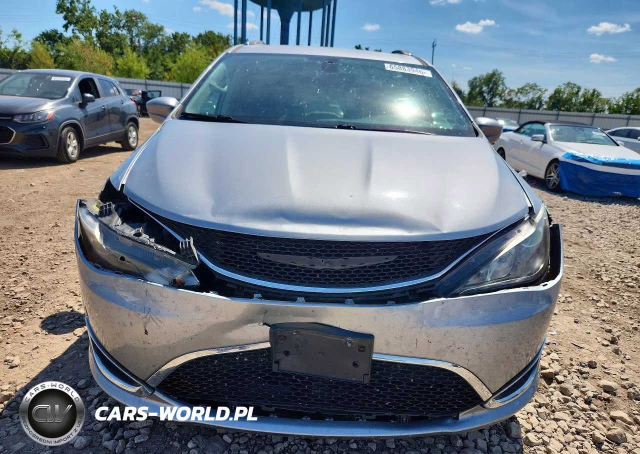 2019 Chrysler Pacifica Touring L Plus VIN:2C4RC1EG4KR594336 - 5