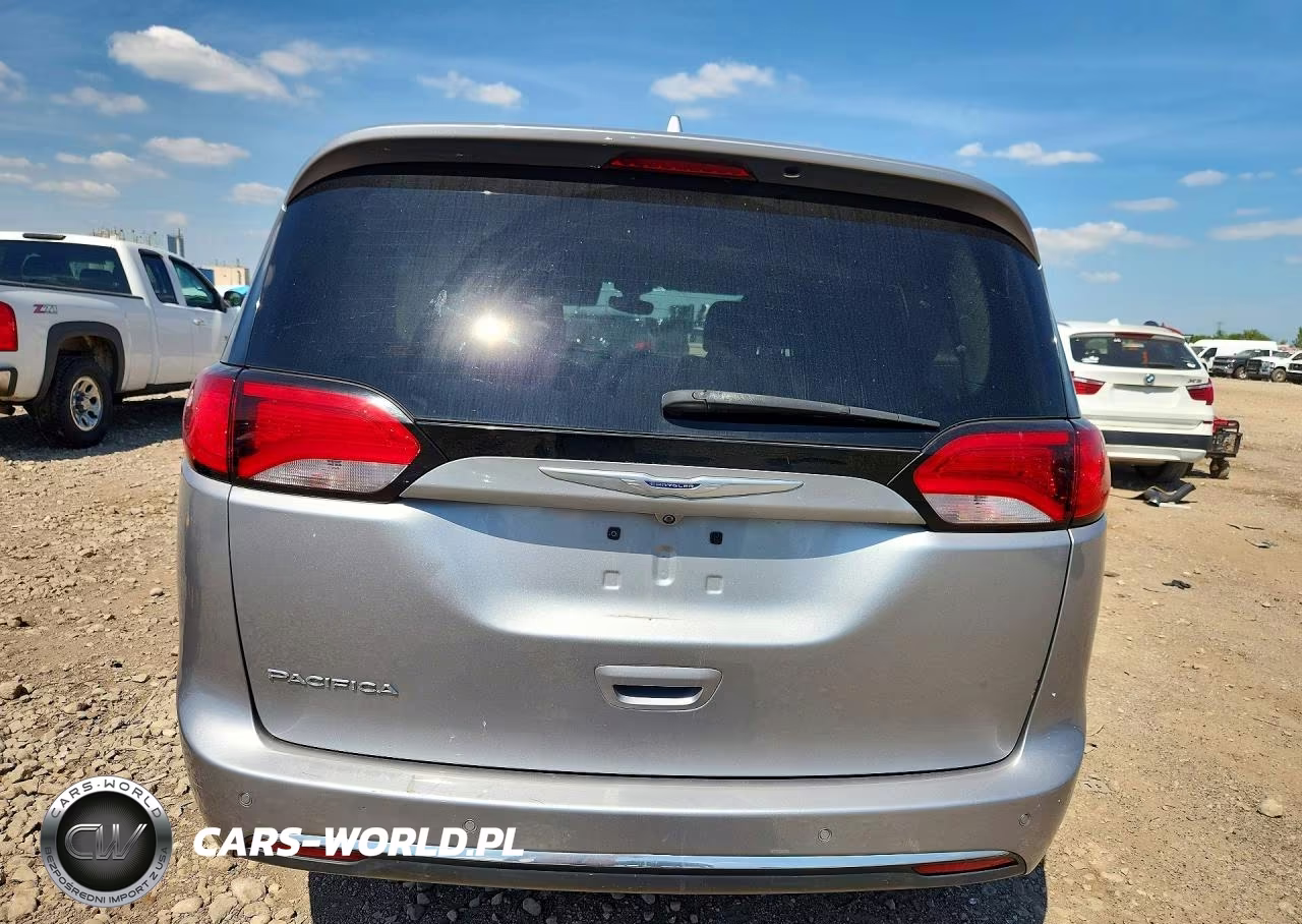 2019 Chrysler Pacifica Touring L Plus VIN:2C4RC1EG4KR594336 - 6