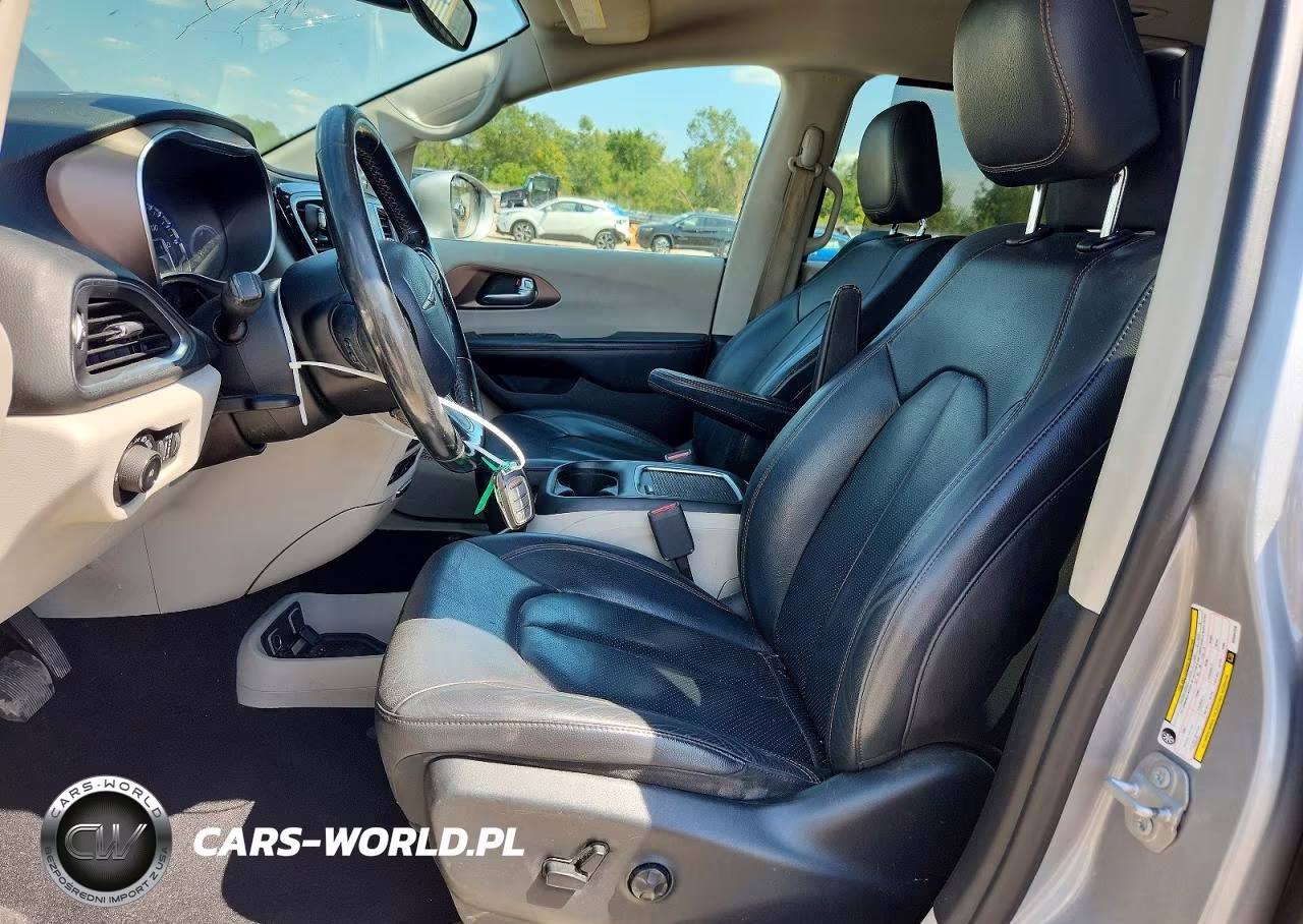 2019 Chrysler Pacifica Touring L Plus VIN:2C4RC1EG4KR594336 - 7