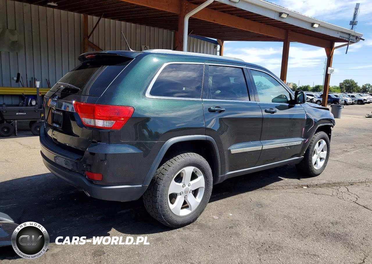 2013 Jeep Grand Cherokee Laredo VIN:1C4RJFAT1DC571422 - 3