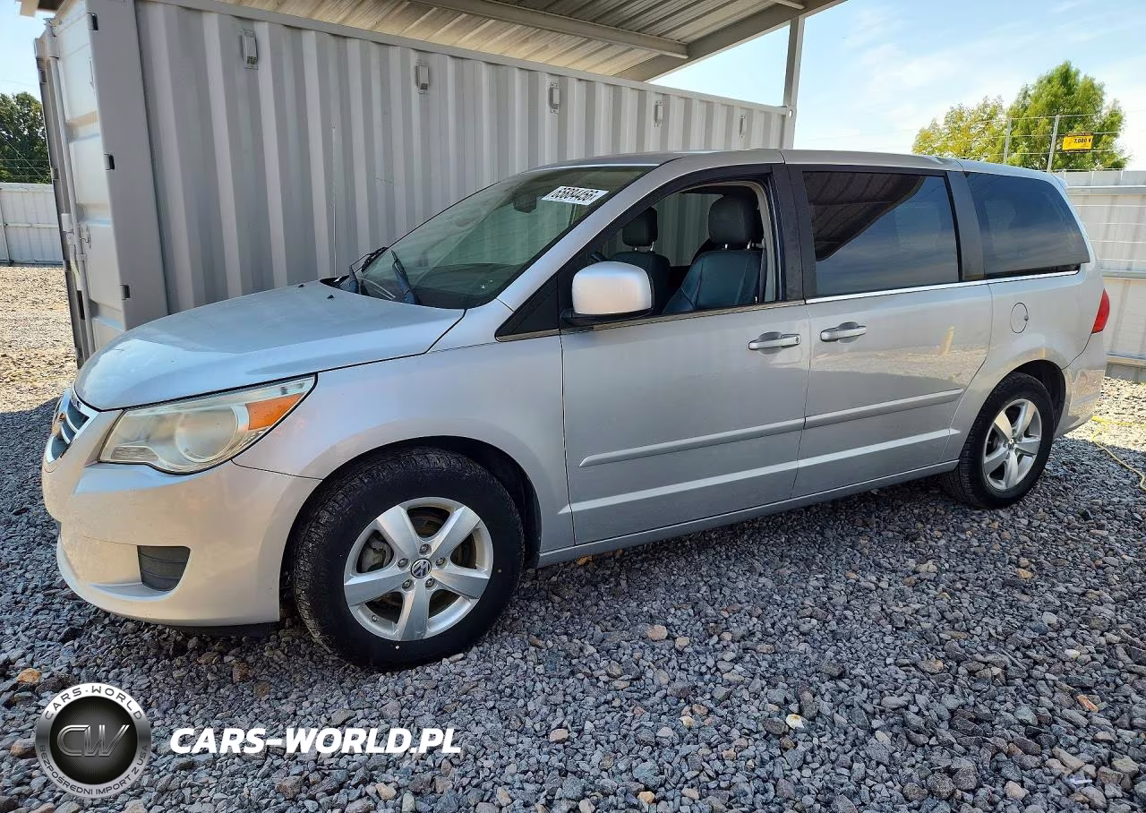 2010 Volkswagen Routan Se