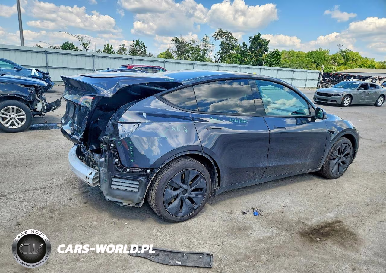 2025 Tesla Model Y VIN:7SAYGAEE2SF232597 - 3