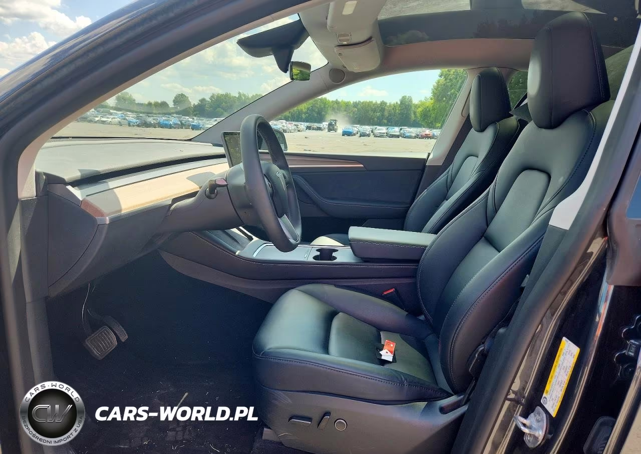 2025 Tesla Model Y VIN:7SAYGAEE2SF232597 - 7