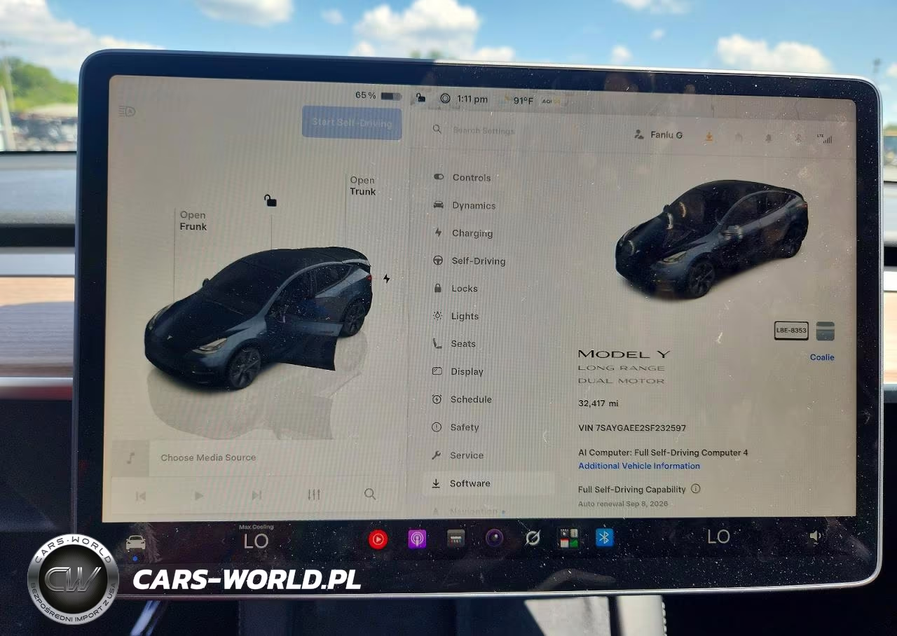 2025 Tesla Model Y VIN:7SAYGAEE2SF232597 - 9