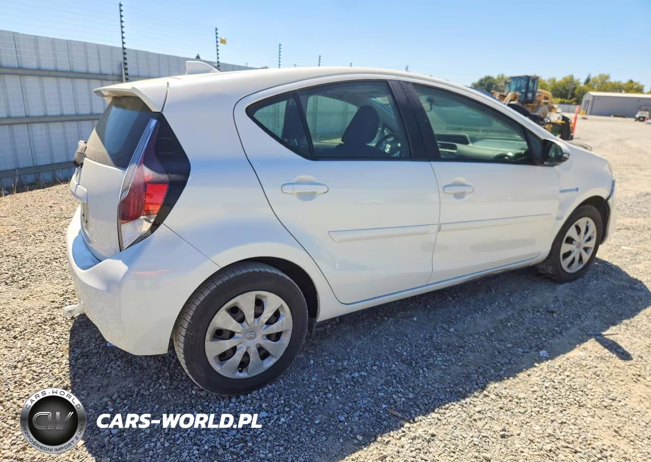 2016 Toyota Prius C Two VIN:JTDKDTB32G1129142 - 3