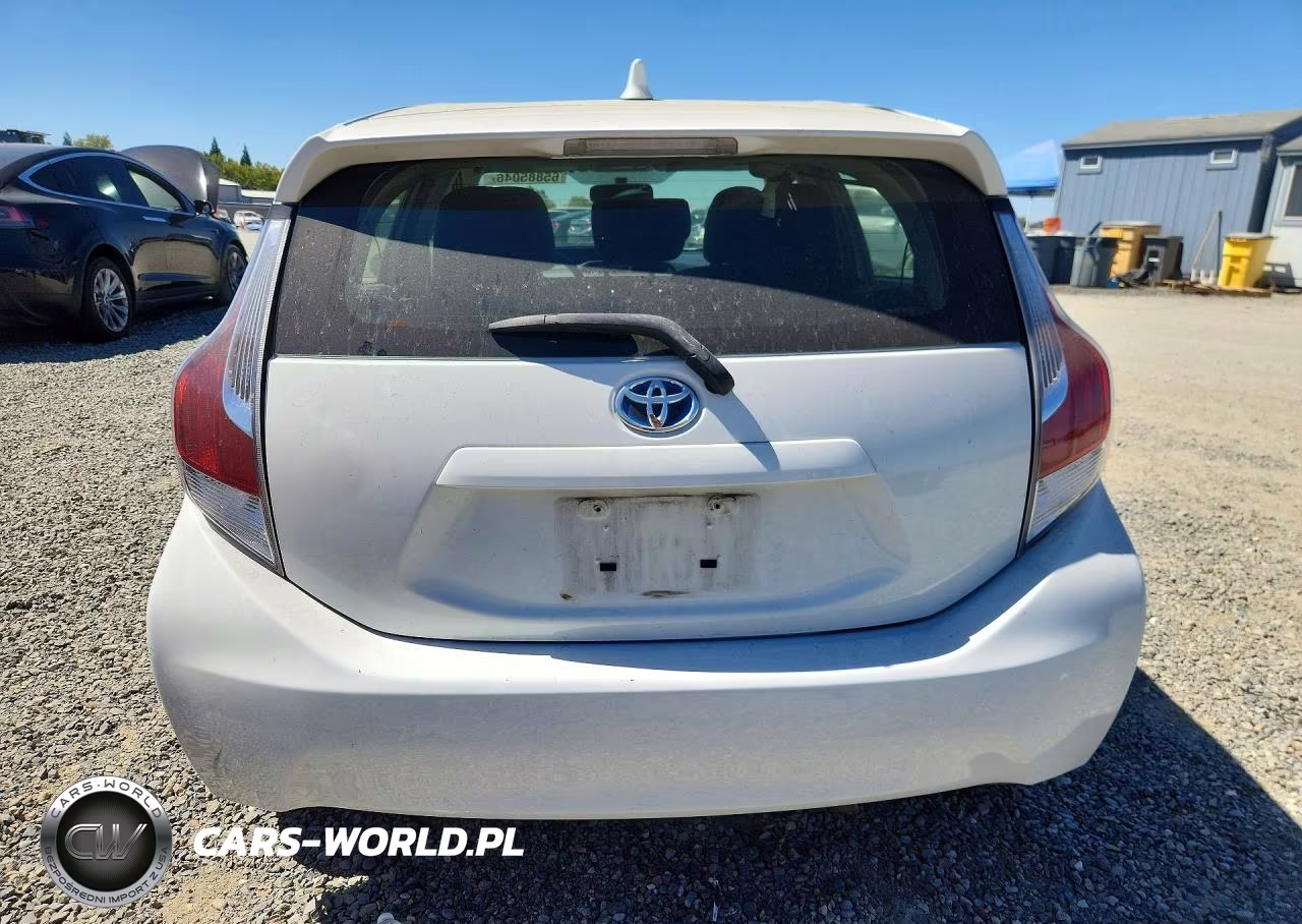 2016 Toyota Prius C Two VIN:JTDKDTB32G1129142 - 6