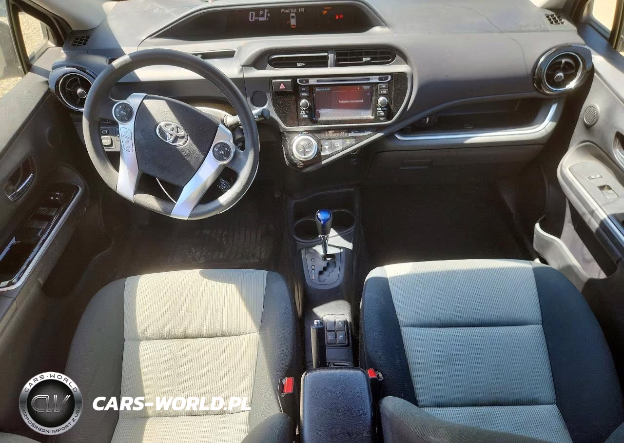 2016 Toyota Prius C Two VIN:JTDKDTB32G1129142 - 8