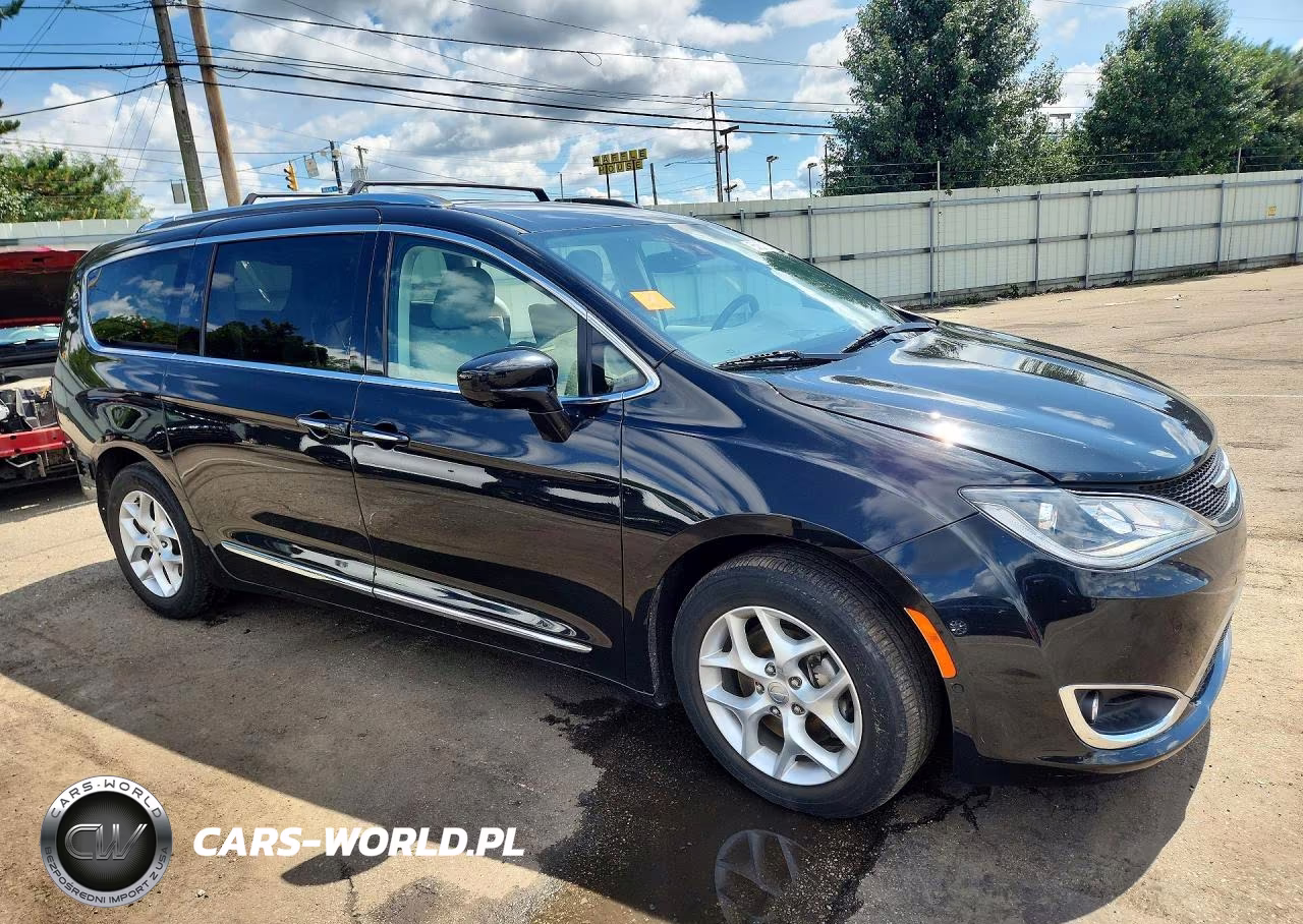 2020 Chrysler Pacifica Touring L Plus VIN:2C4RC1EG4LR165389 - 4