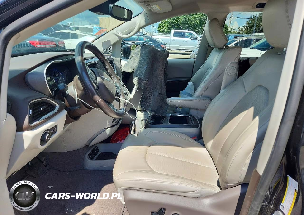 2020 Chrysler Pacifica Touring L Plus VIN:2C4RC1EG4LR165389 - 7