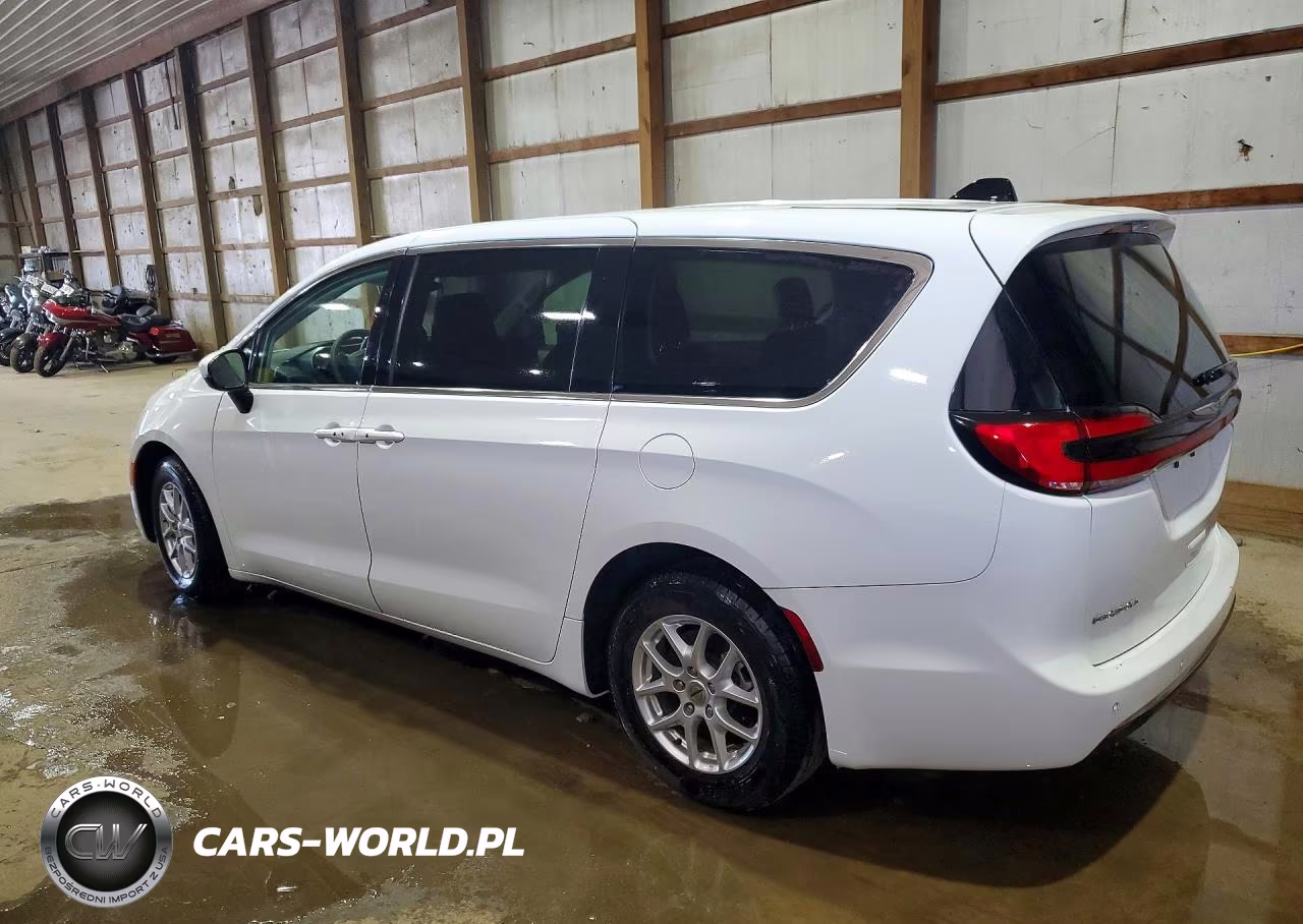 2023 Chrysler Pacifica Touring L VIN:2C4RC1BGXPR560431 - 2