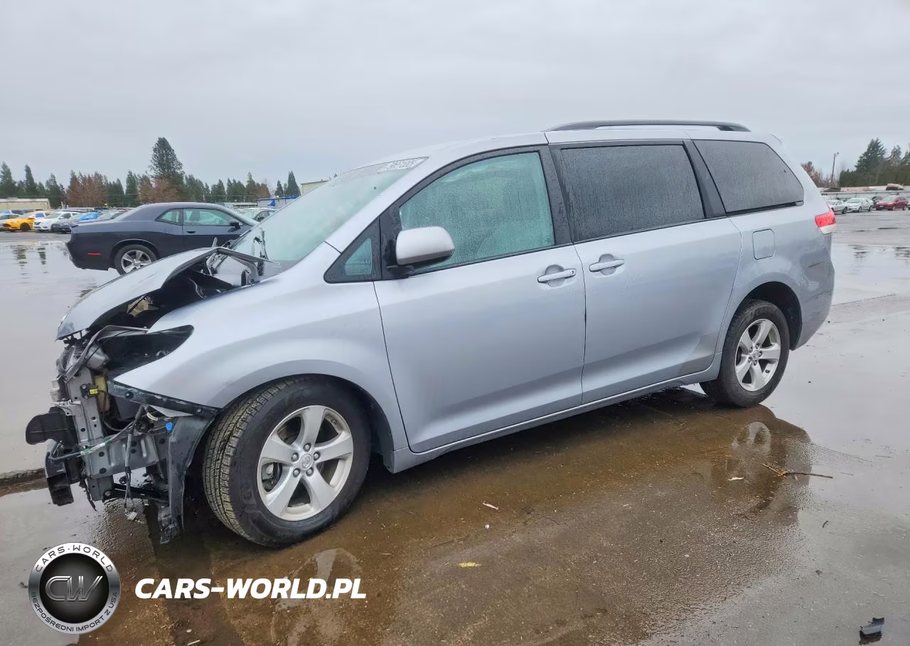 2013 Toyota Sienna Le 8-Passenger