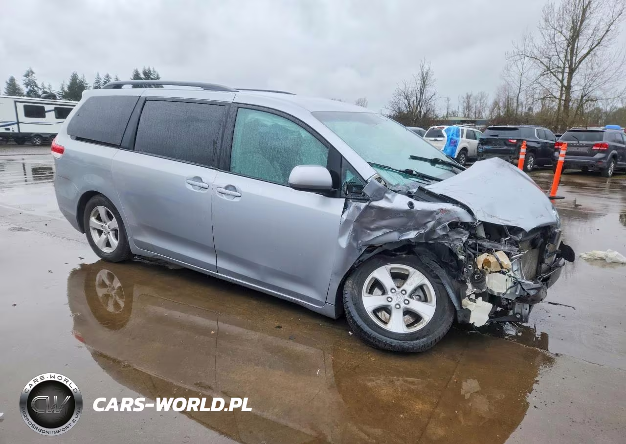 2013 Toyota Sienna Le 8-Passenger VIN:5TDKK3DC5DS363972 - 4