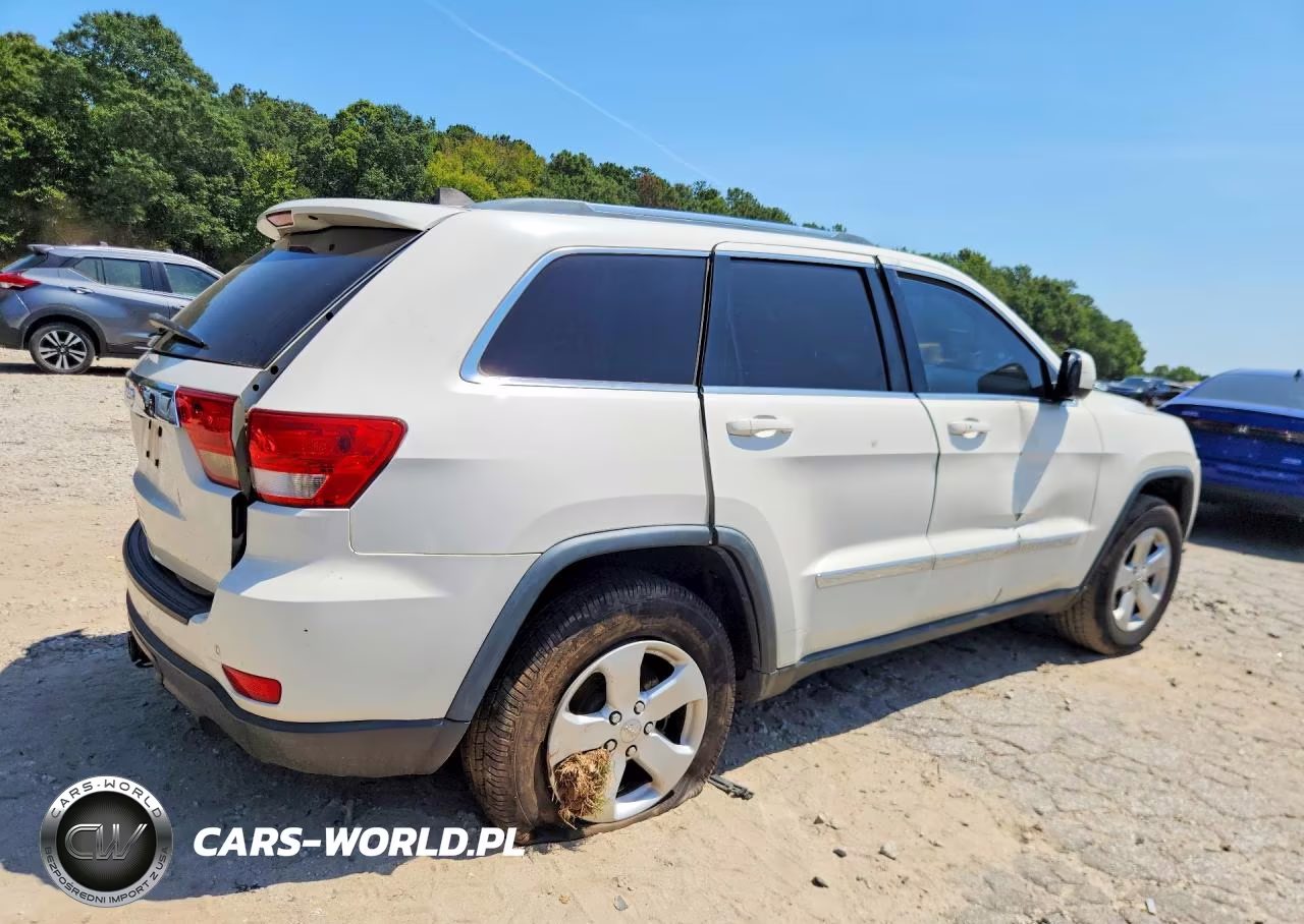 2011 Jeep Grand Cherokee Laredo VIN:1J4RS4GG8BC658964 - 3