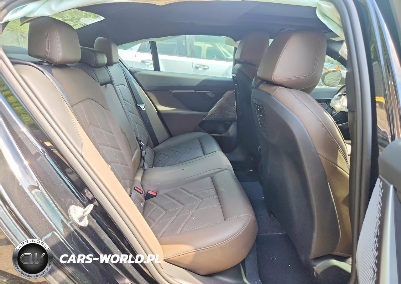 2024 BMW 530 Xi VIN:WBA53FJ06RCR00862 - 10