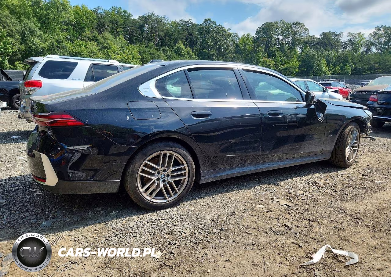 2024 BMW 530 Xi VIN:WBA53FJ06RCR00862 - 3