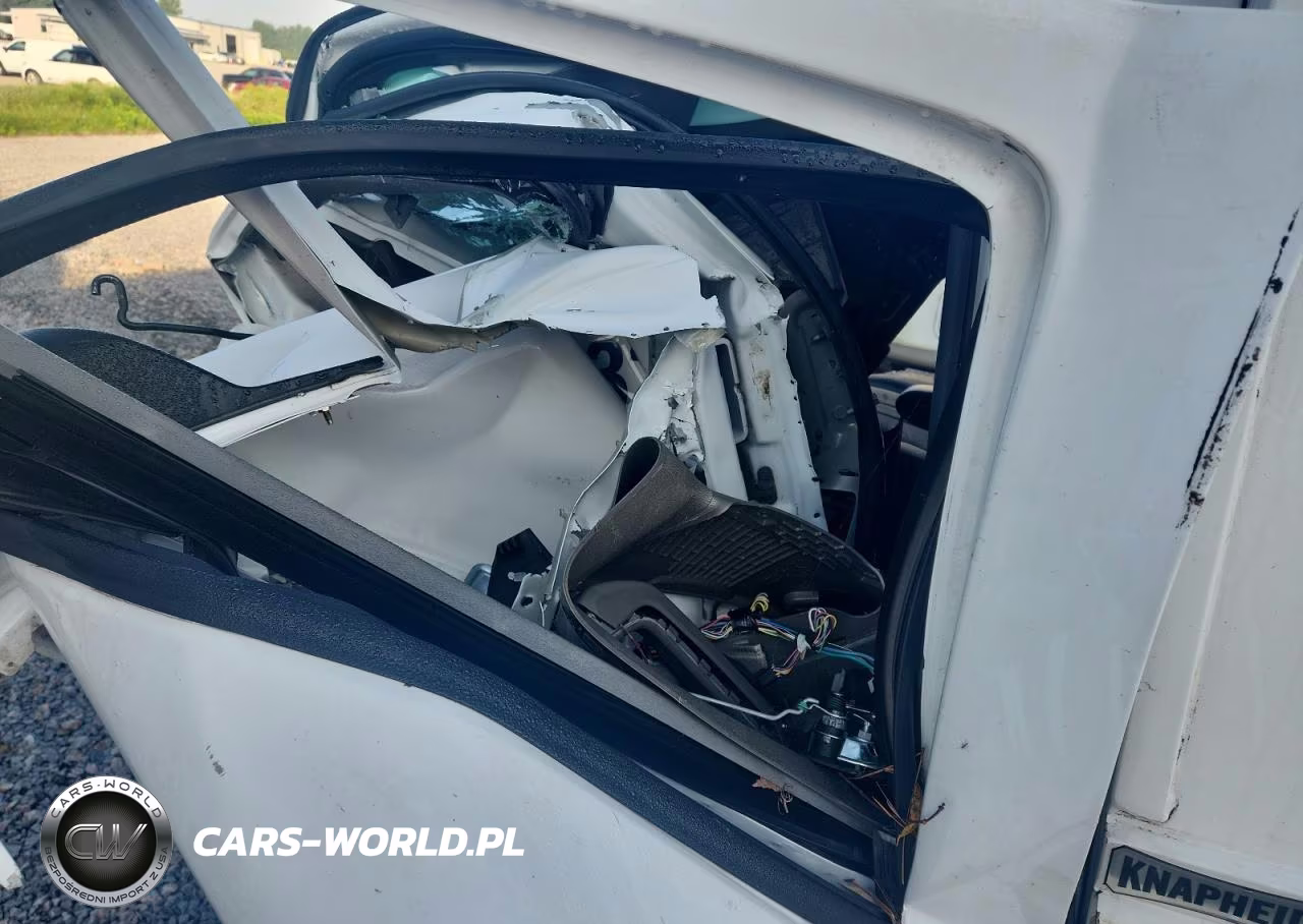 2021 GMC Savana Cutaway G3500 VIN:1GD07RF75M1310368 - 8