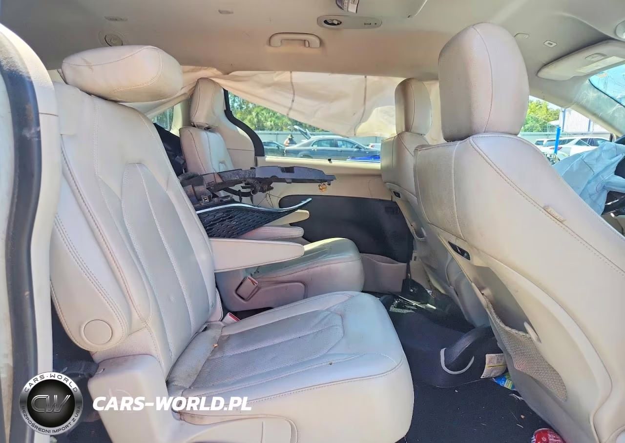 2018 Chrysler Pacifica Touring L VIN:2C4RC1BG4JR167189 - 11