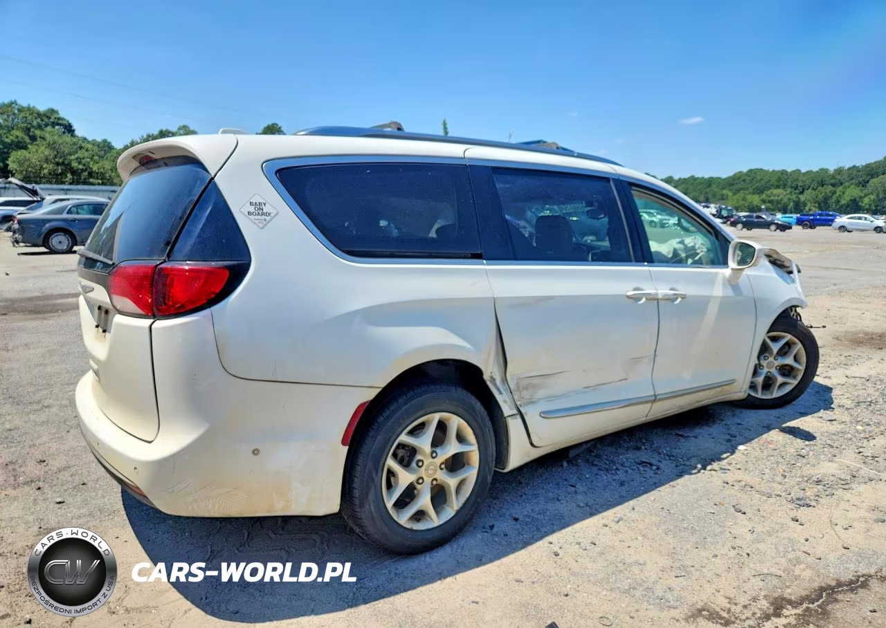 2018 Chrysler Pacifica Touring L VIN:2C4RC1BG4JR167189 - 3