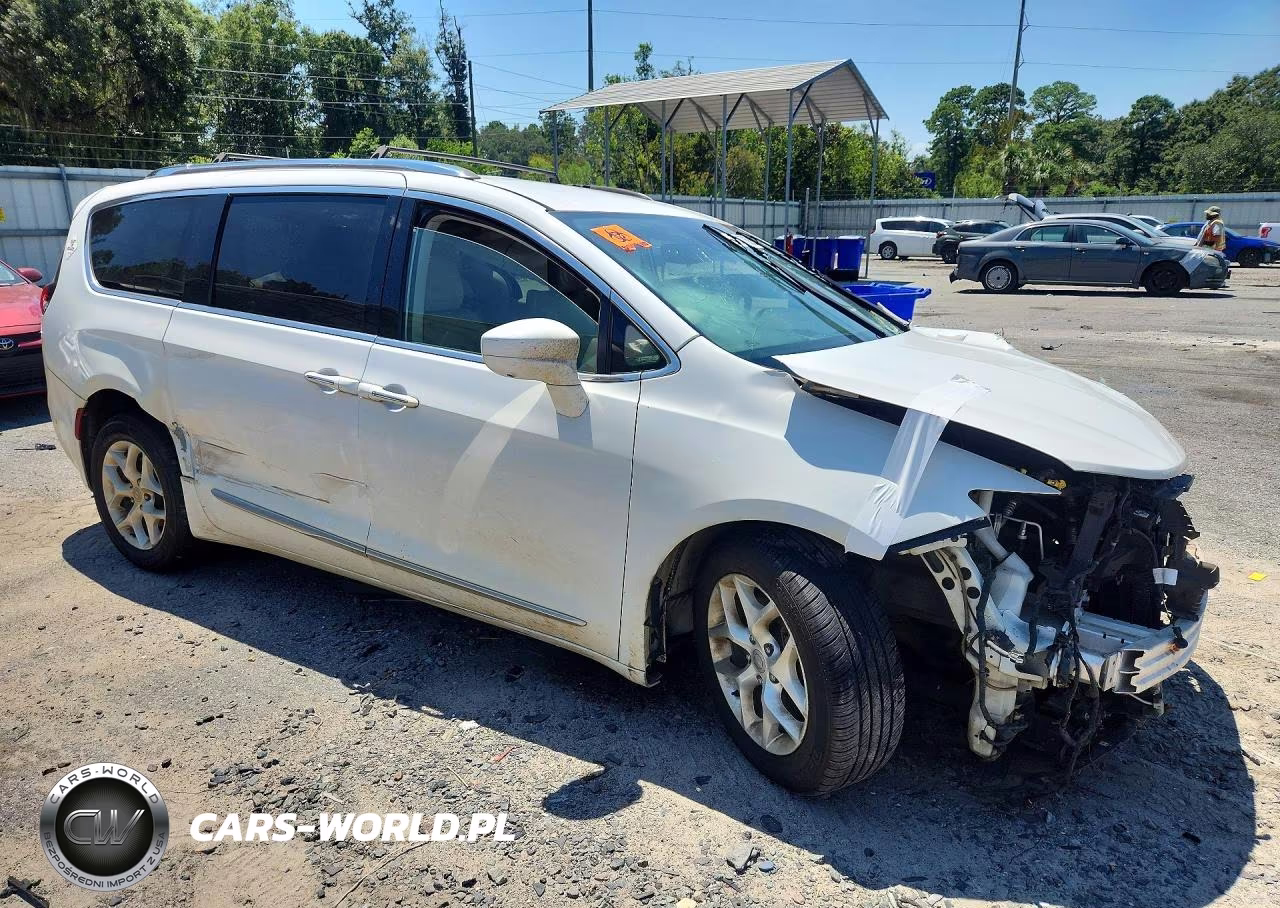2018 Chrysler Pacifica Touring L VIN:2C4RC1BG4JR167189 - 4