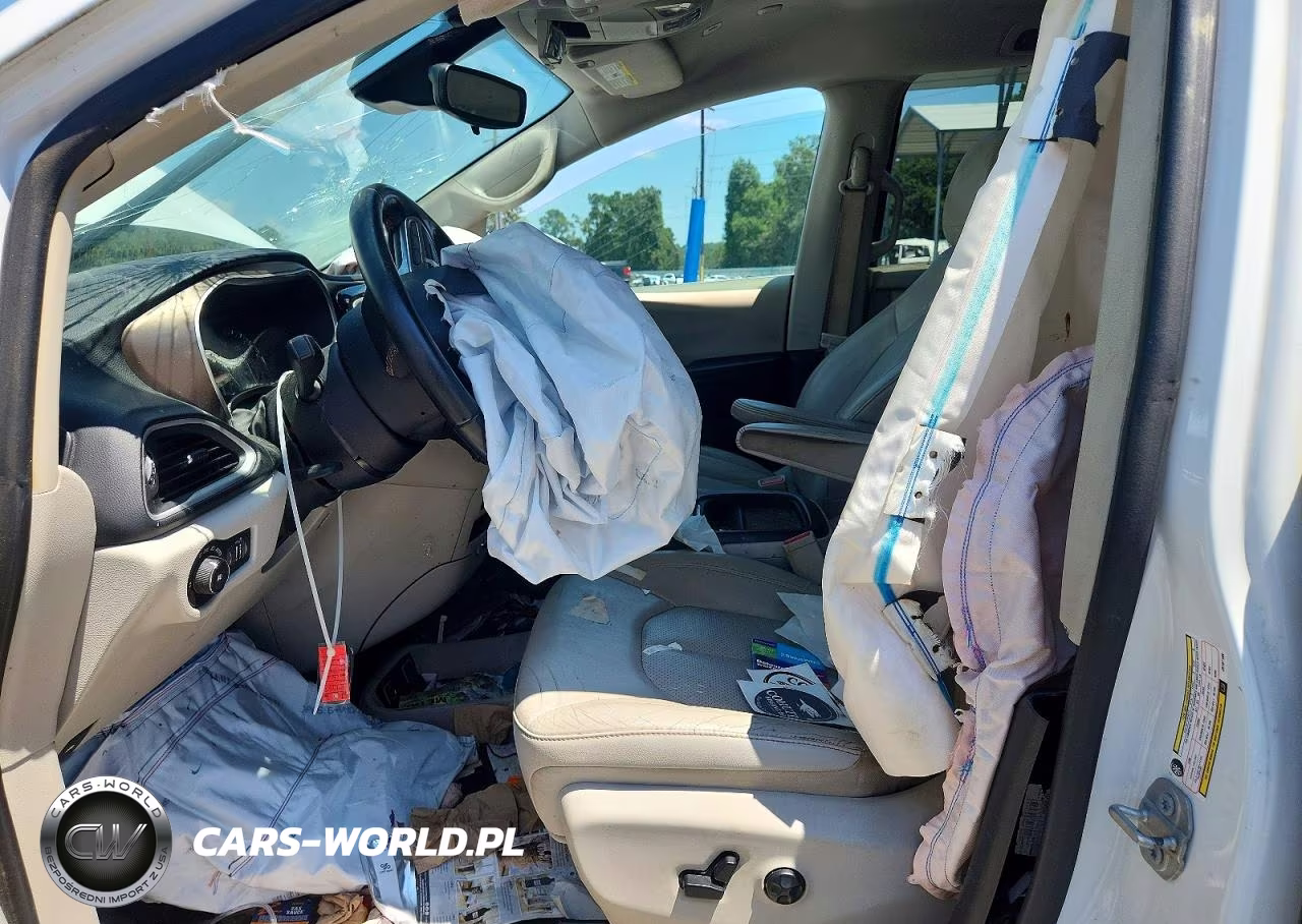 2018 Chrysler Pacifica Touring L VIN:2C4RC1BG4JR167189 - 7