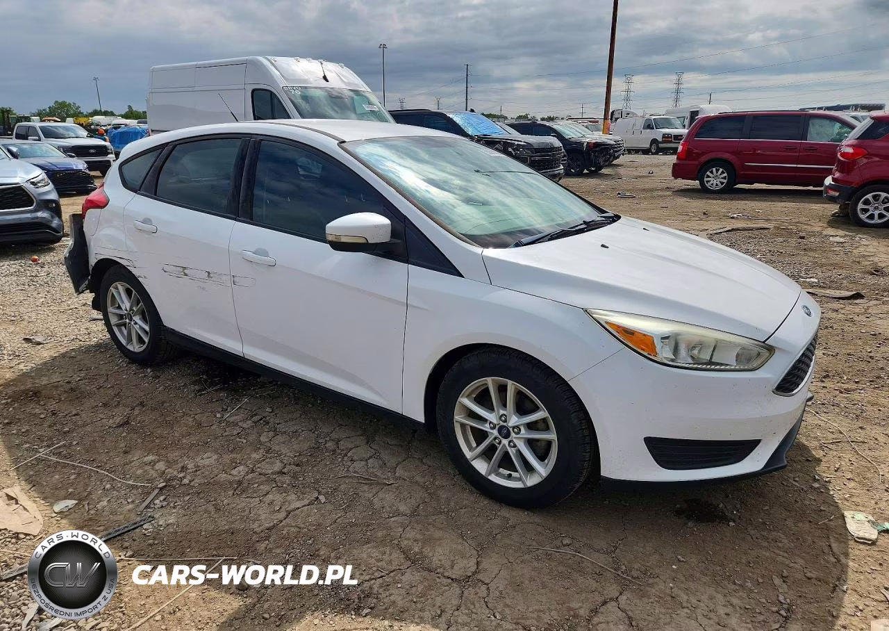 2016 Ford Focus Se VIN:1FADP3K28GL269097 - 4