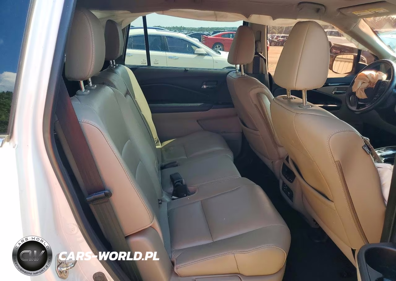 2018 Honda Pilot Touring VIN:5FNYF5H98JB007959 - 11