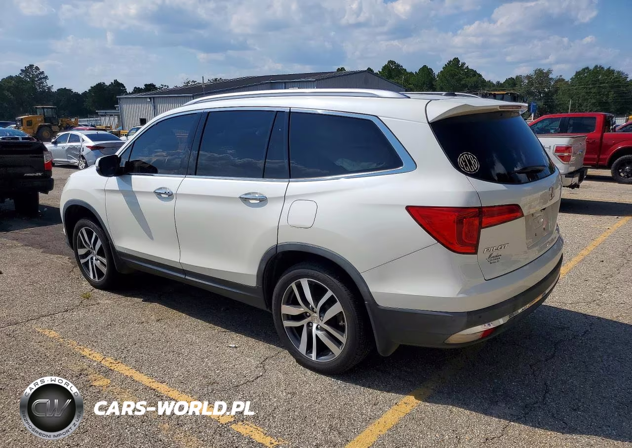 2018 Honda Pilot Touring VIN:5FNYF5H98JB007959 - 2