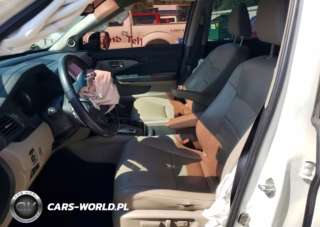 2018 Honda Pilot Touring VIN:5FNYF5H98JB007959 - 7