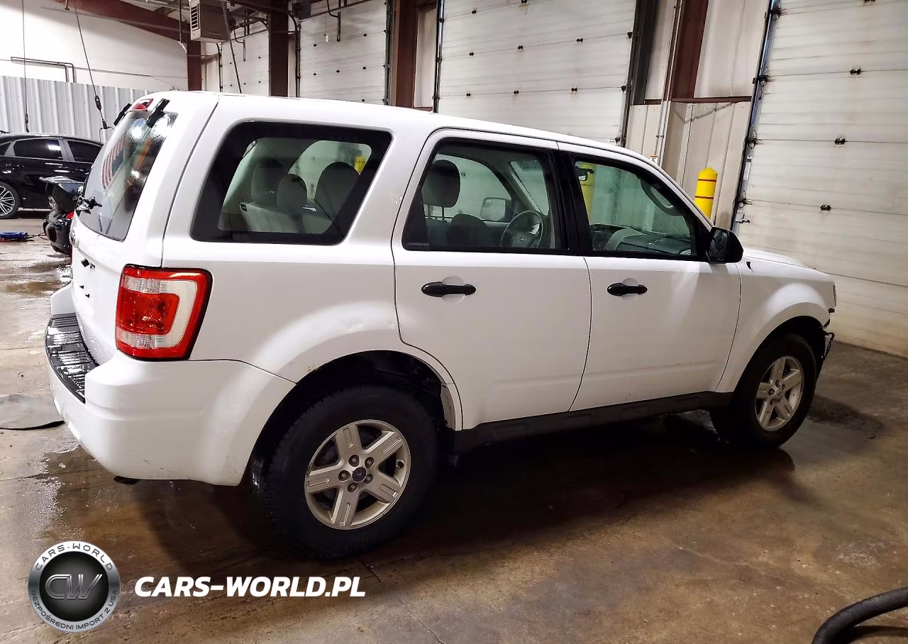 2012 Ford Escape Xls VIN:1FMCU9C70CKB80986 - 3