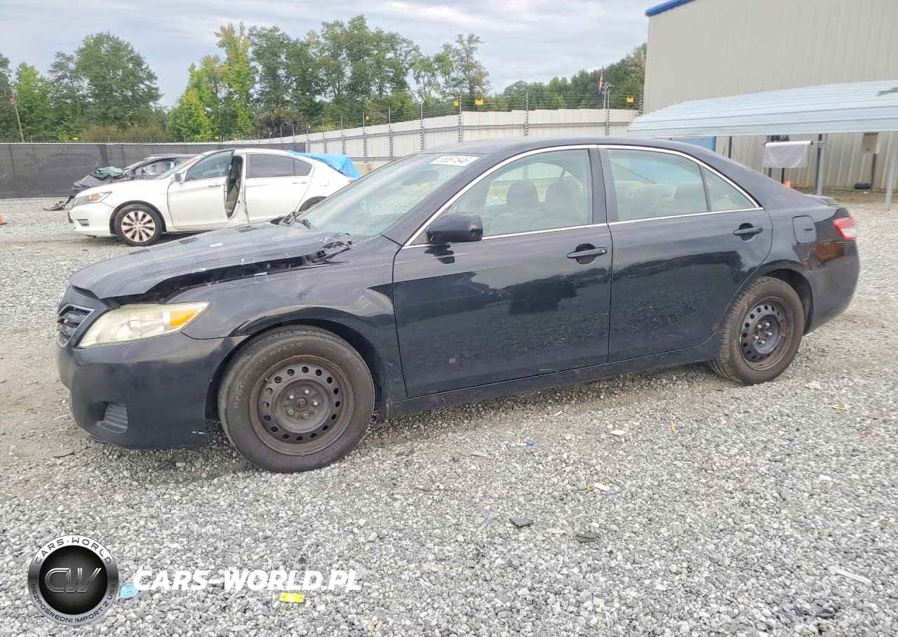 2011 Toyota Camry Le – zdjęcie 1 z 12