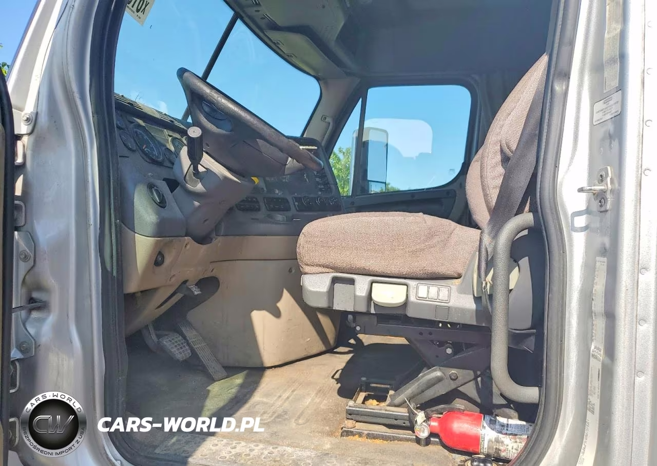 2015 Freightliner Cascadia 1 - Truck Cab And Chassis VIN:3AKJGLD53FSGK2879 - 7