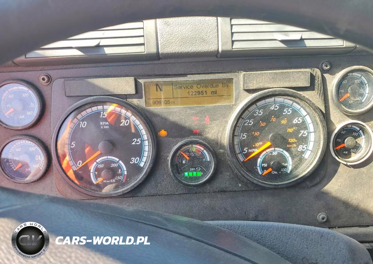 2015 Freightliner Cascadia 1 - Truck Cab And Chassis VIN:3AKJGLD53FSGK2879 - 9