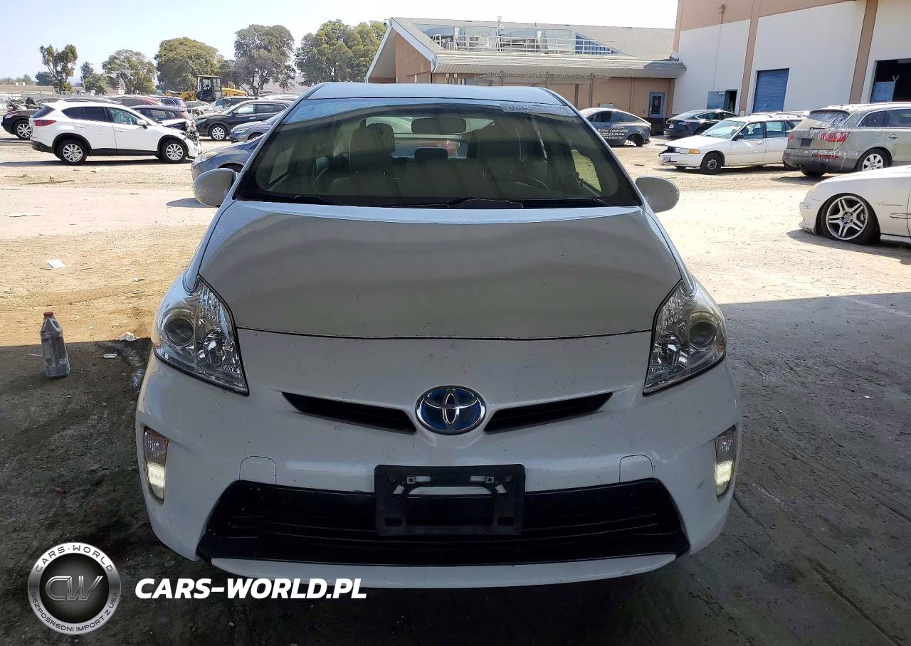 2015 Toyota Prius Two VIN:JTDKN3DU6F0482393 - 5