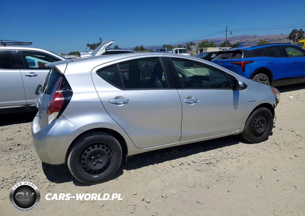 2015 Toyota Prius C One VIN:JTDKDTB3XF1107839 - 3