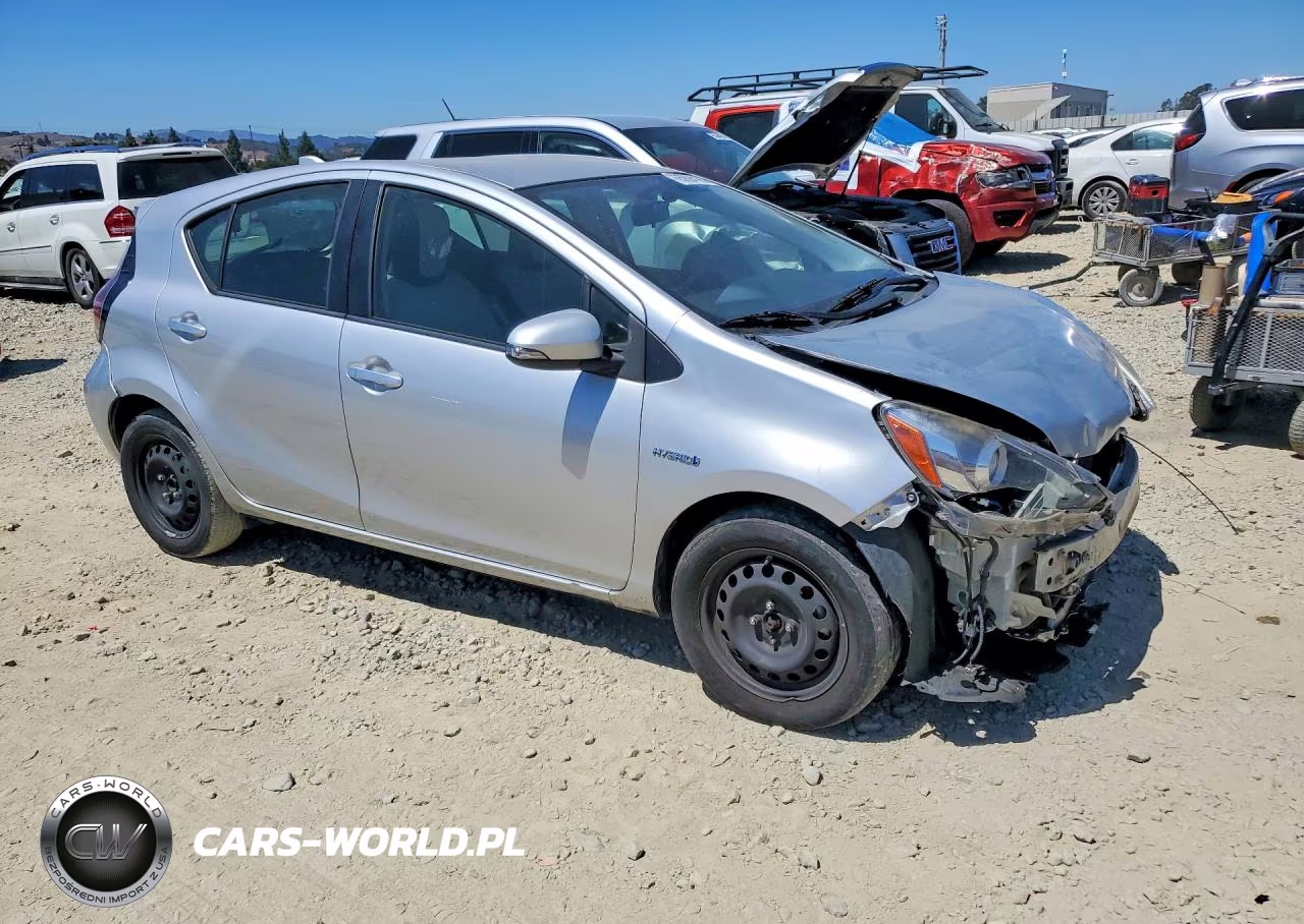 2015 Toyota Prius C One VIN:JTDKDTB3XF1107839 - 4