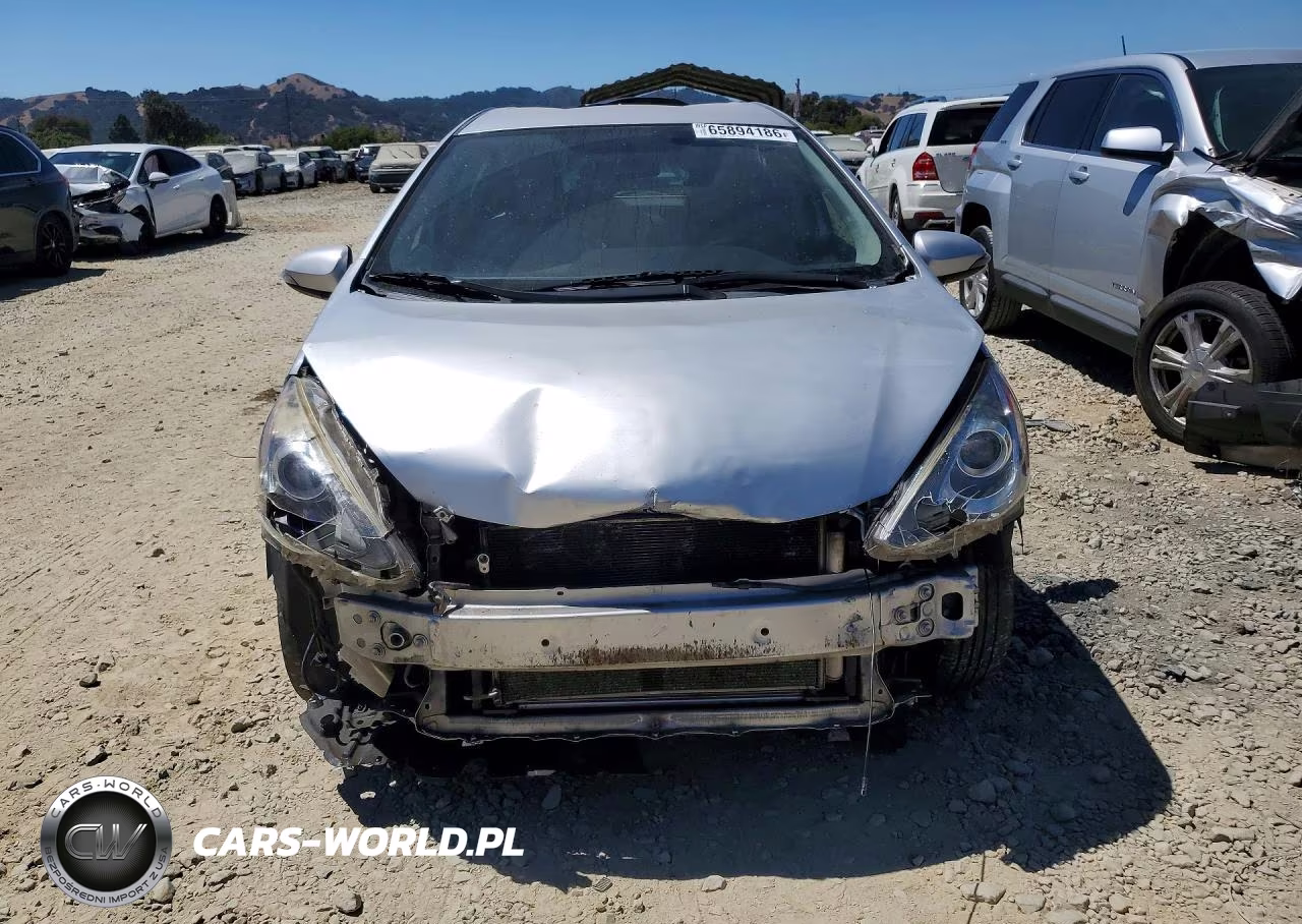 2015 Toyota Prius C One VIN:JTDKDTB3XF1107839 - 5