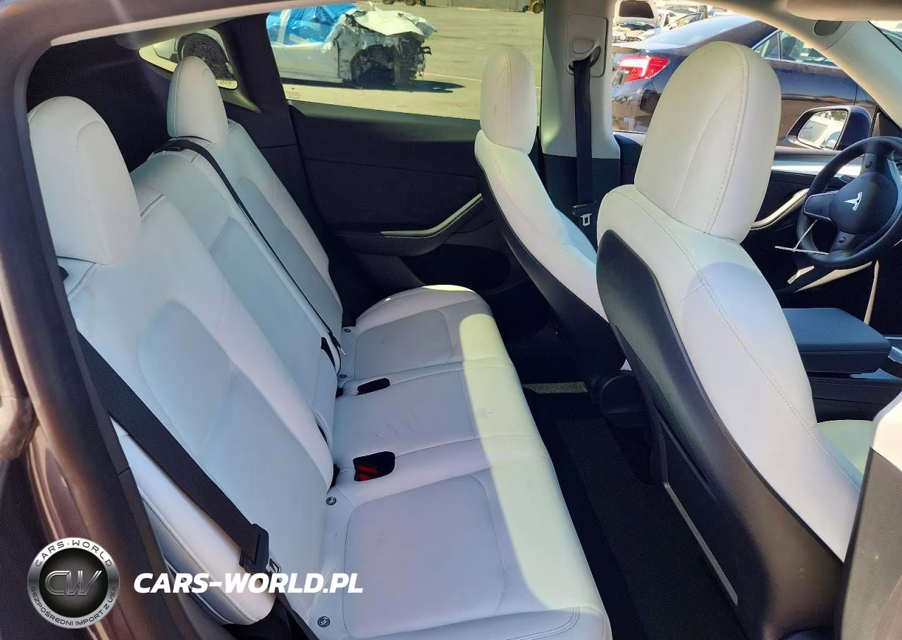 2022 Tesla Model Y VIN:7SAYGDEF9NF546357 - 10
