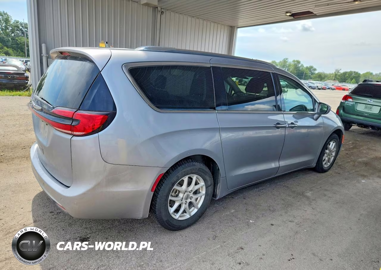 2021 Chrysler Pacifica Touring L VIN:2C4RC1BG4MR533396 - 3