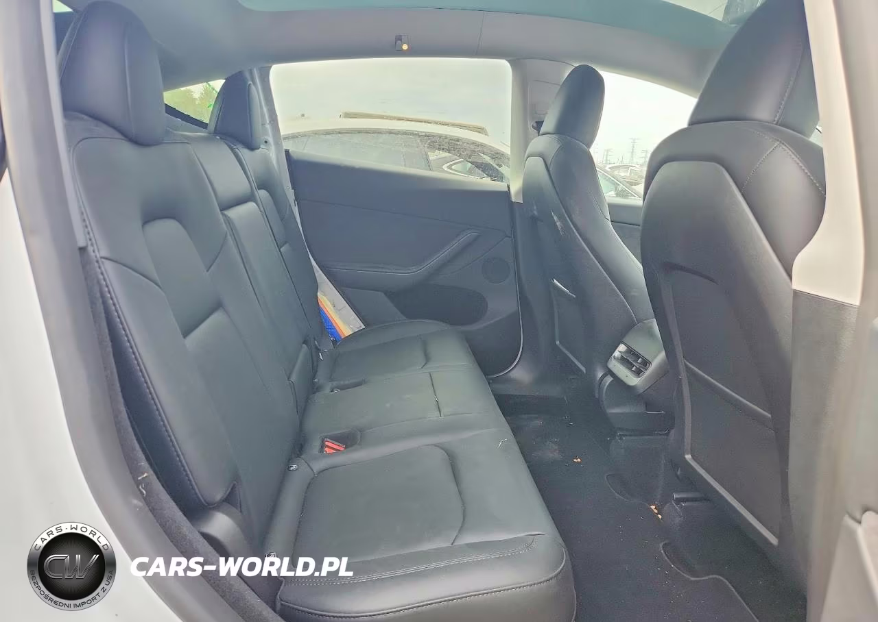 2024 Tesla Model Y VIN:7SAYGDEE0RA286490 - 10