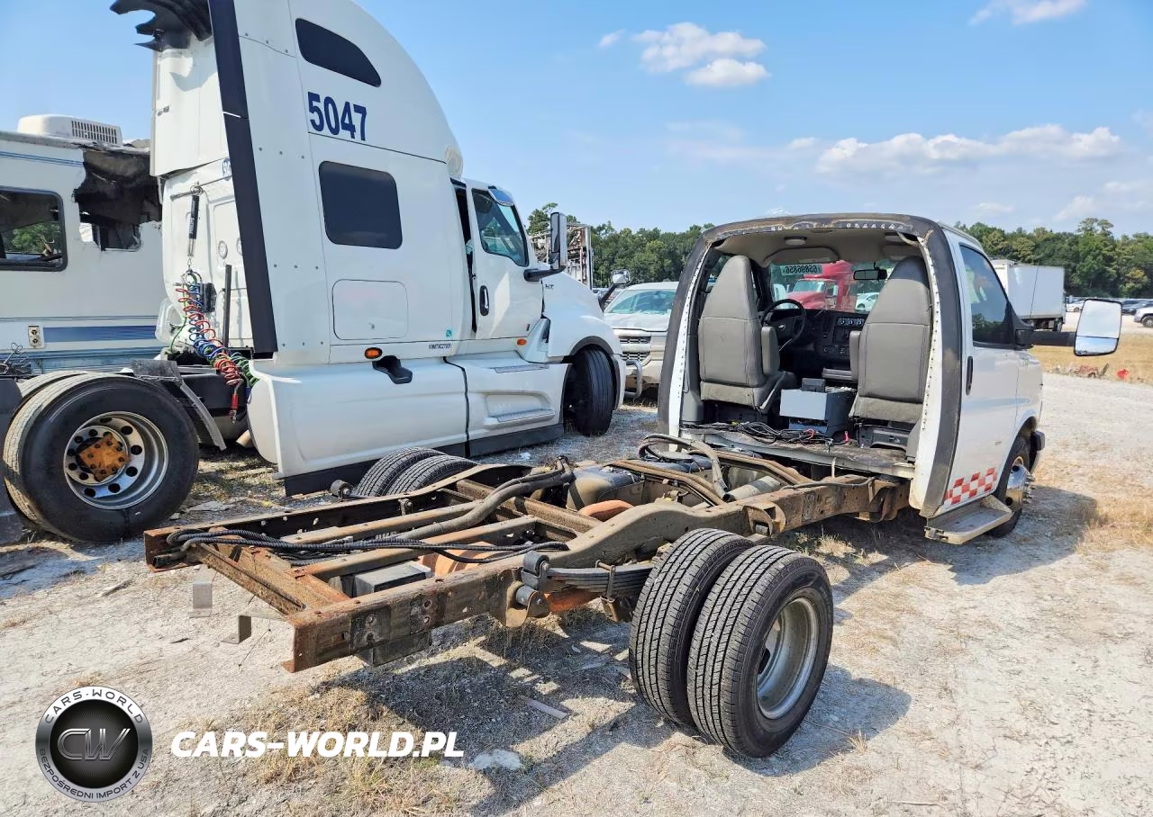 2020 Chevrolet Express G3500 VIN:1GB3GRCG4L1269482 - 3