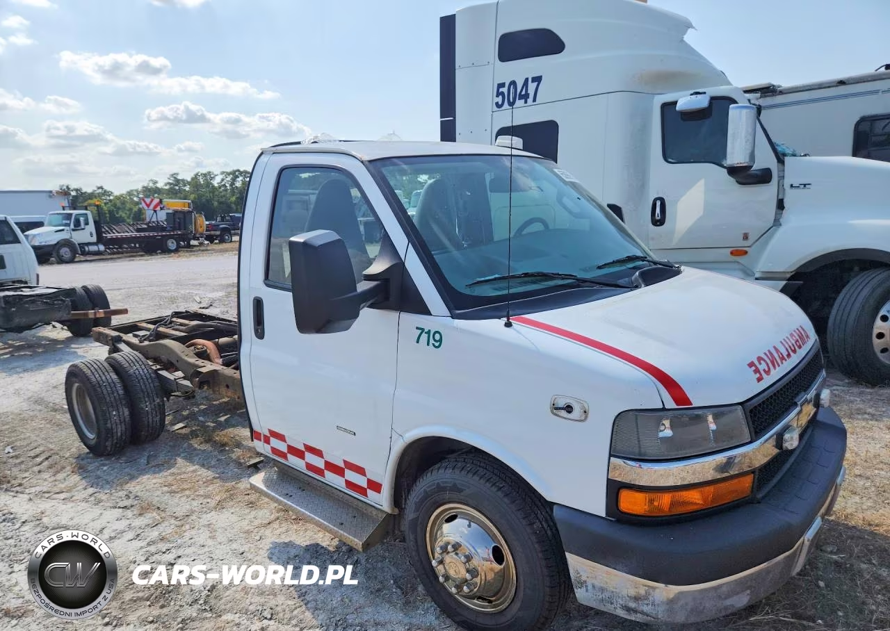 2020 Chevrolet Express G3500 VIN:1GB3GRCG4L1269482 - 4