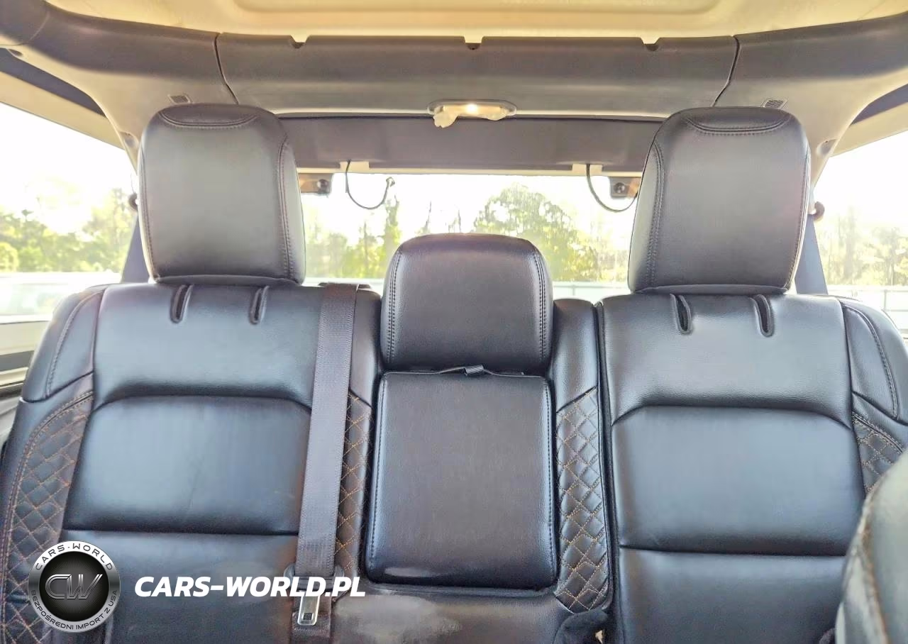 2020 Jeep Wrangler Unlimited Sahara VIN:1C4HJXEG9LW320773 - 10