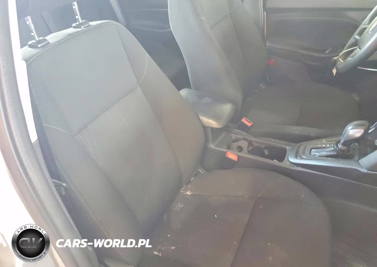 2018 Ford Focus Se VIN:1FADP3F22JL267377 - 10