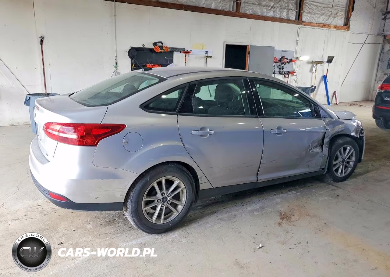 2018 Ford Focus Se VIN:1FADP3F22JL267377 - 3