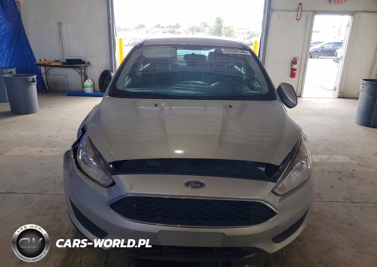 2018 Ford Focus Se VIN:1FADP3F22JL267377 - 5