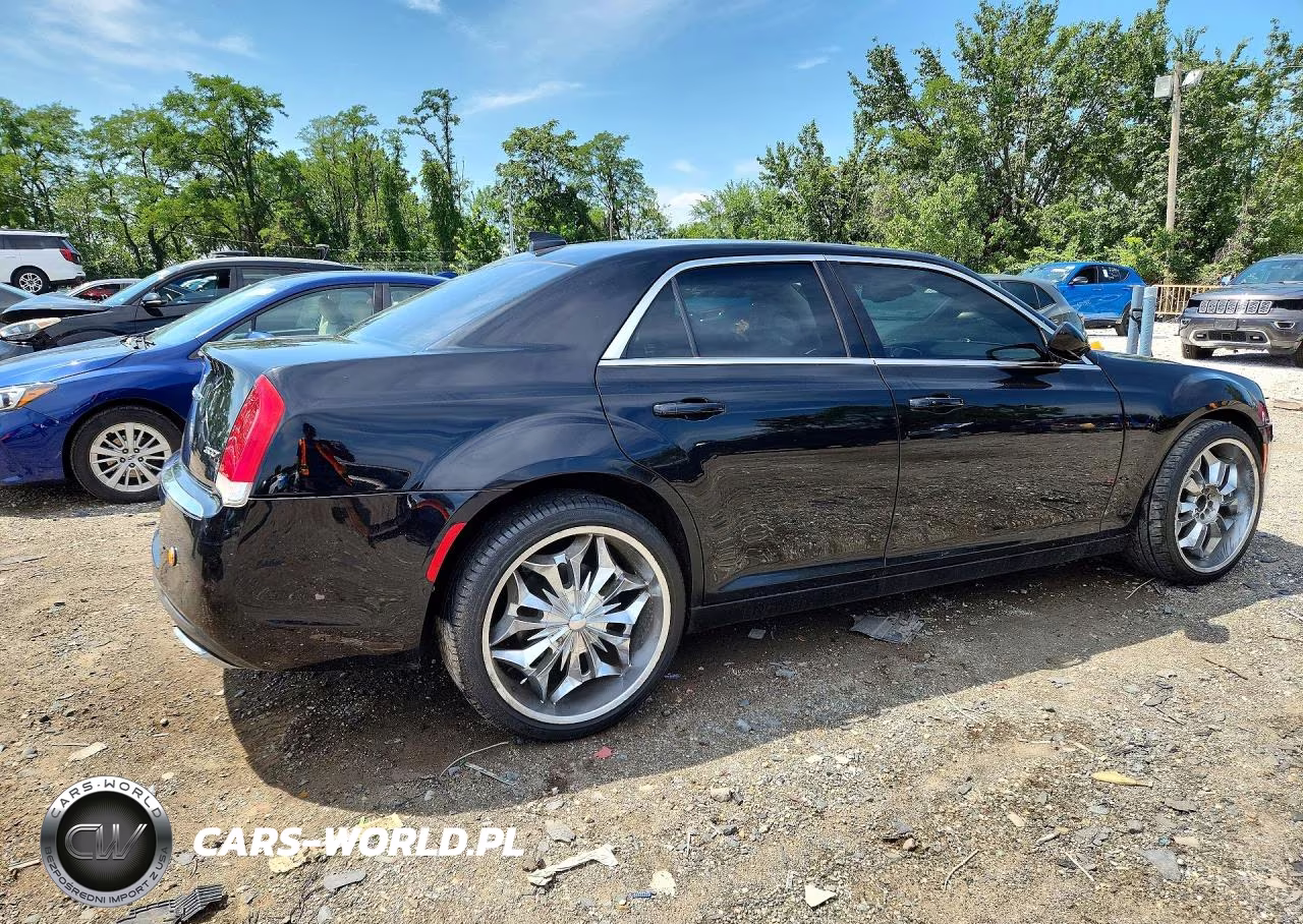 2015 Chrysler 300 Limited VIN:2C3CCARG1FH923221 - 3